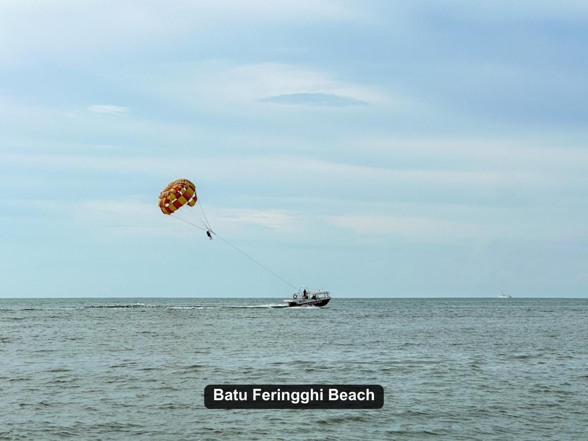 By The Sea- Pool And Sea View Apartment Batu Feringgi Luaran gambar